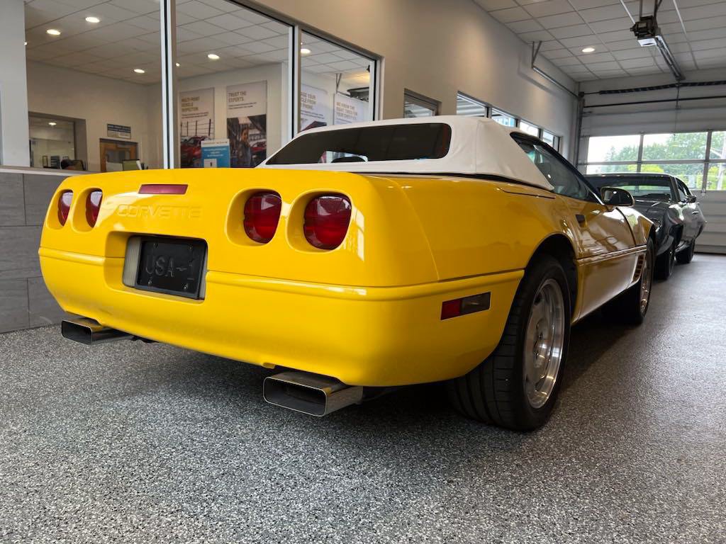 Used 1995 Chevrolet Corvette Convertible RWD image 5