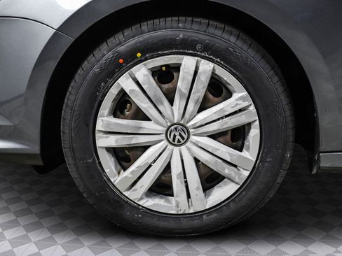Used 2017 Volkswagen Jetta S image 32