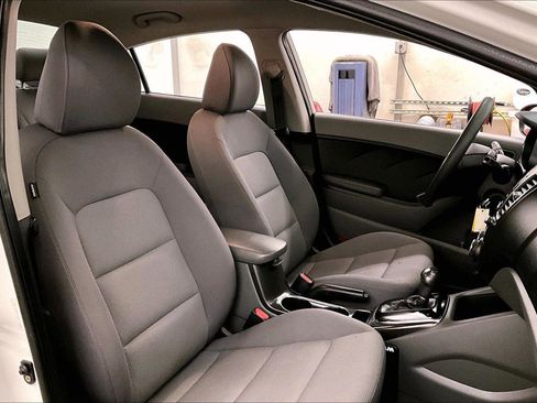 Used 2017 Kia Forte LX image 7