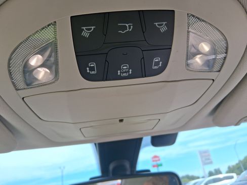 Used 2017 Chrysler Pacifica Touring-L FWD image 14