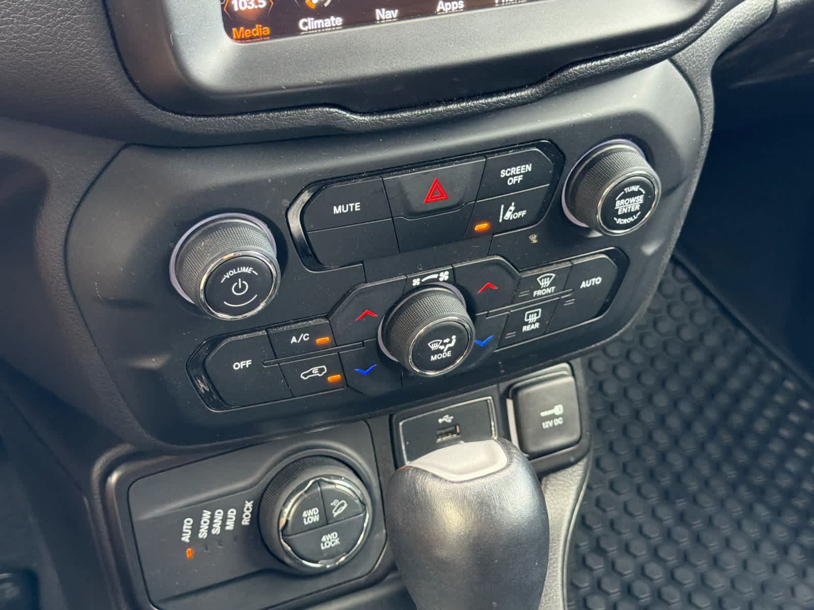Used 2023 Jeep Renegade Trailhawk AWD/4WD image 21