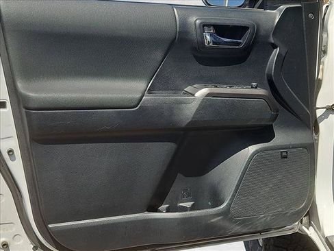 Used 2018 Toyota Tacoma TRD Sport AWD/4WD image 10