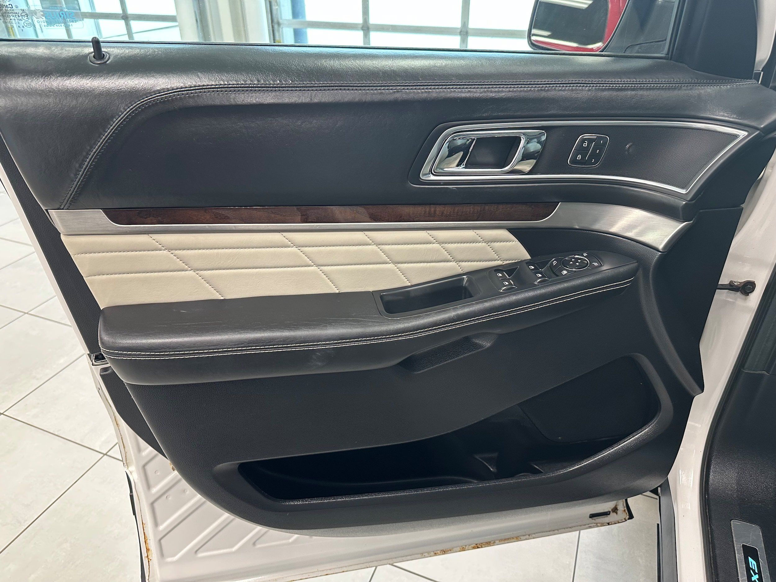Used 2016 Ford Explorer Platinum AWD/4WD image 12