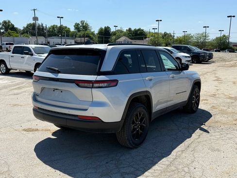 New 2026 Jeep Grand Cherokee Altitude AWD/4WD image 6
