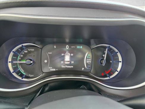 Used 2018 Chrysler Pacifica Touring-L image 11