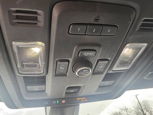 Used 2021 GMC Yukon Denali w/ Denali Premium Package image 23