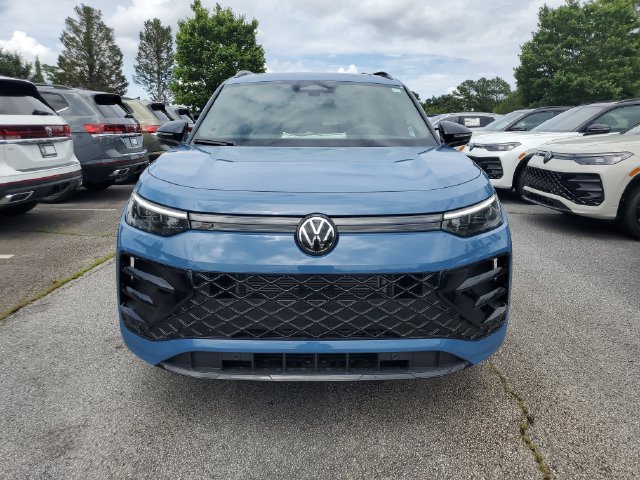 New 2026 Volkswagen Tiguan SE R-Line FWD image 2