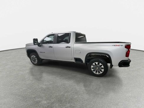 Used 2022 Chevrolet Silverado 2500 Custom w/ Custom Convenience Package AWD/4WD image 6