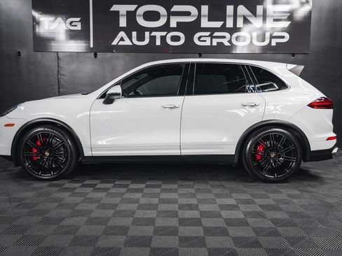 Used 2015 Porsche Cayenne Turbo image 28