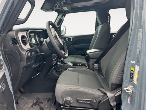 Used 2024 Jeep Wrangler Unlimited image 15