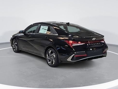 New 2026 Hyundai Elantra Limited FWD image 7