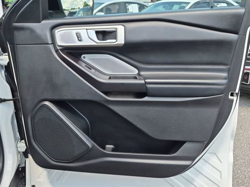 Used 2020 Ford Explorer Platinum w/ Premium Technology Package AWD/4WD image 35