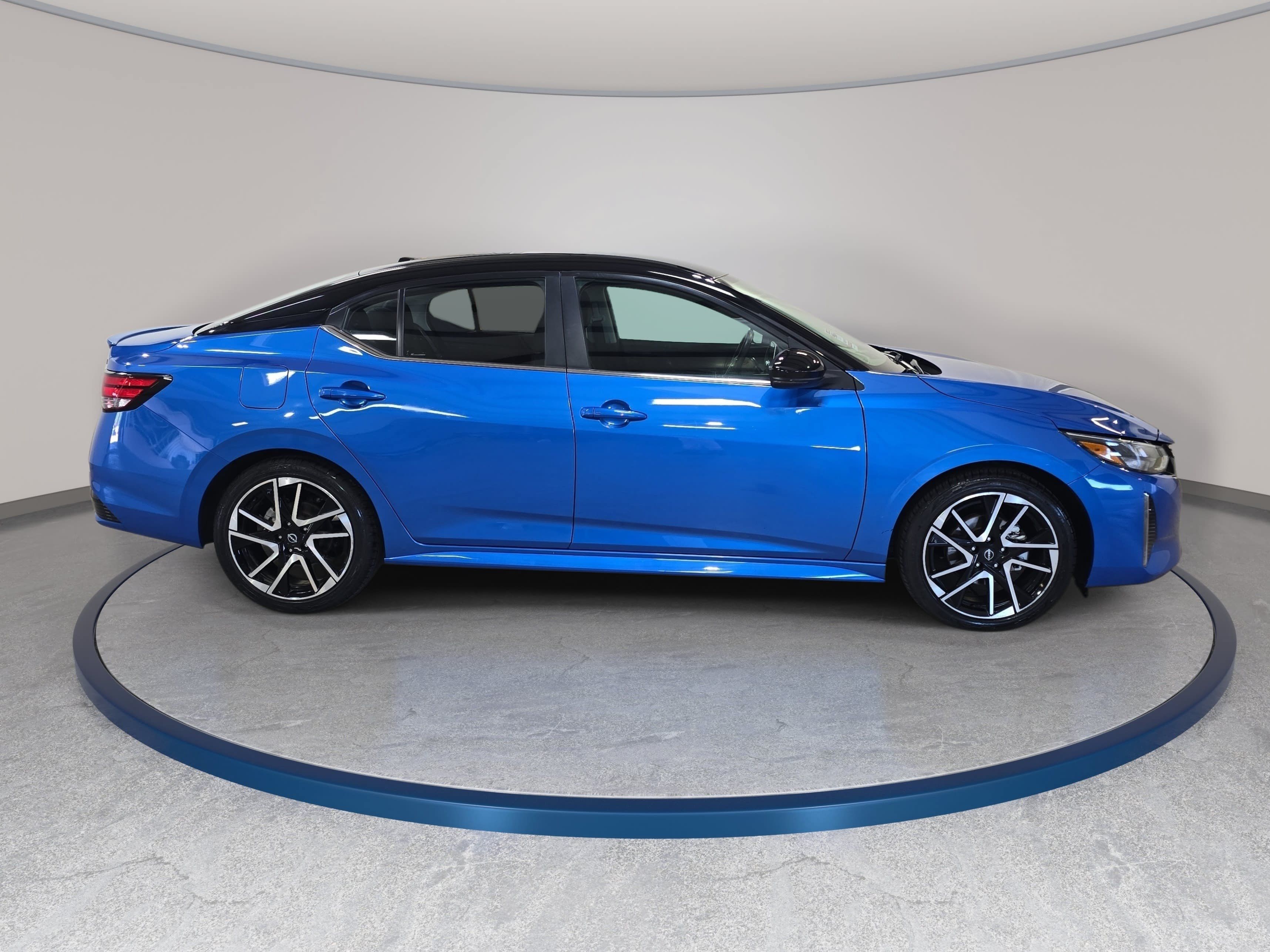 Used 2025 Nissan Sentra SR FWD image 5