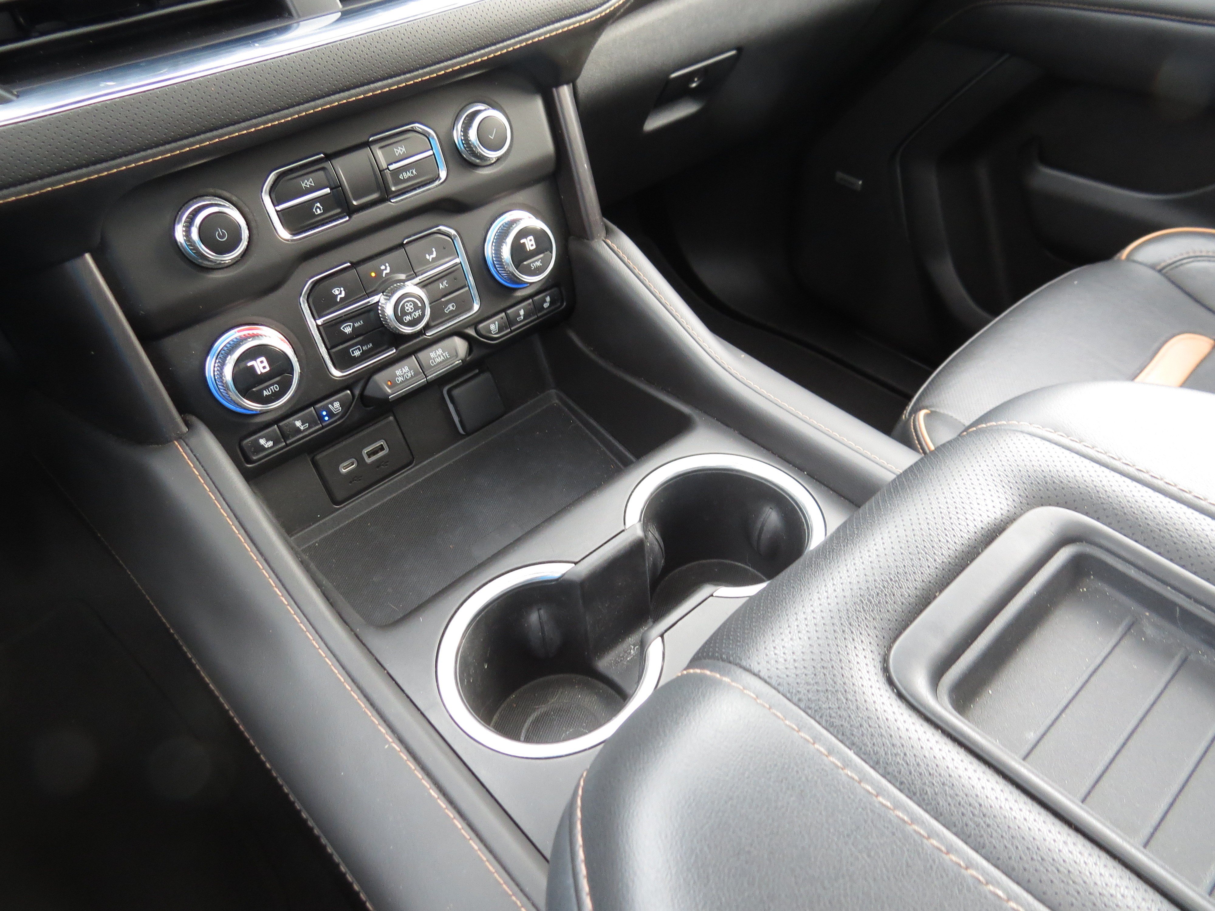 Used 2023 GMC Yukon AT4 AWD/4WD image 22