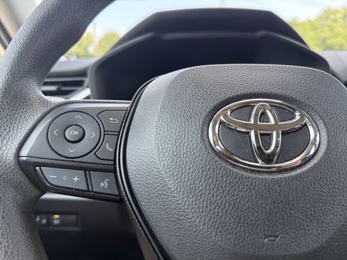 Certified 2025 Toyota RAV4 XLE FWD image 10