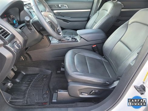 Used 2018 Ford Explorer XLT image 18