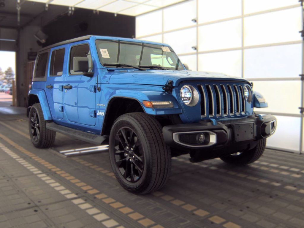 Used 2023 Jeep Wrangler Unlimited Sahara AWD/4WD image 3