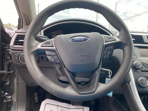 Used 2016 Ford Fusion SE FWD image 27