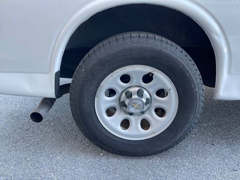 Used 2014 Chevrolet Express 1500 RWD image 10