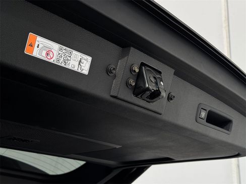 Certified 2025 Toyota Sienna Limited image 32