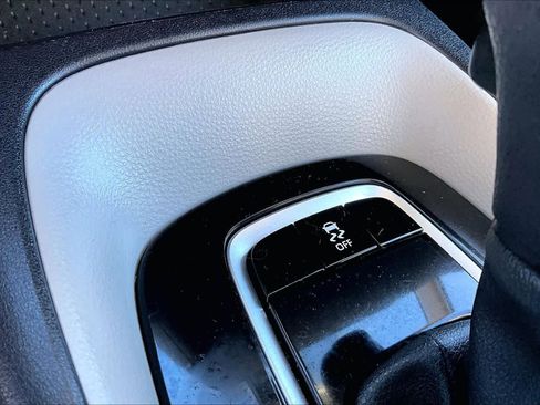 Certified 2022 Toyota Corolla LE image 33