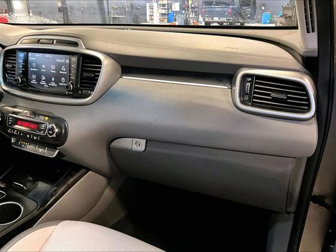 Used 2019 Kia Sorento SX image 13