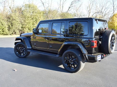Used 2022 Jeep Wrangler Unlimited Sahara image 7