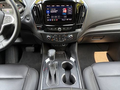 Used 2023 Chevrolet Traverse LT w/ LT Premium Package AWD/4WD image 18
