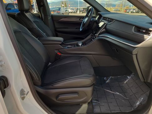 New 2025 Jeep Grand Cherokee L Altitude image 22