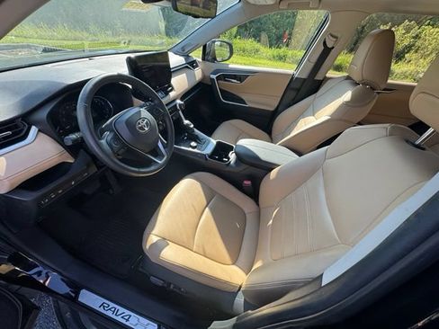 Used 2023 Toyota RAV4 XLE Premium AWD/4WD image 17