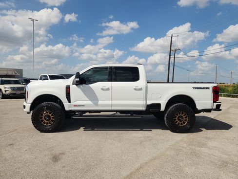 Used 2026 Ford F250 Platinum w/ Tremor Off-Road Package AWD/4WD image 4