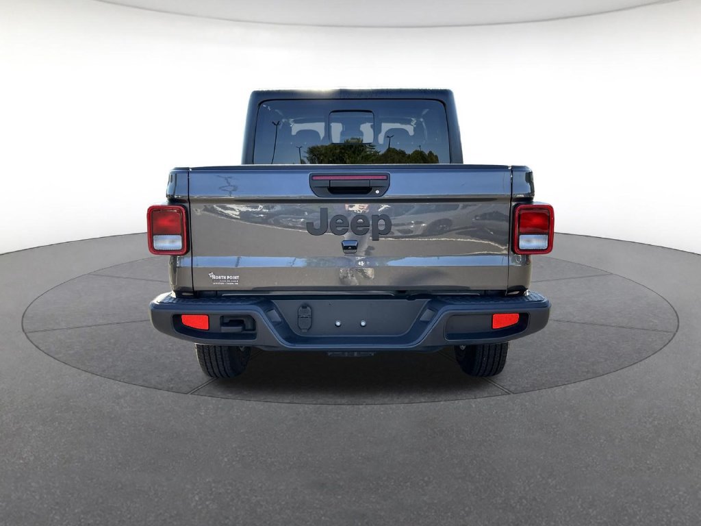 Used 2025 Jeep Gladiator Sport AWD/4WD image 4