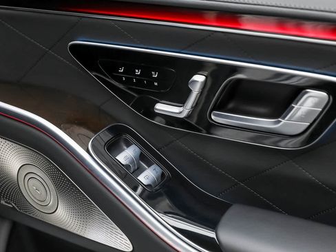 Used 2024 Mercedes-Benz S 580 4MATIC Sedan w/ Warmth & Comfort Package image 40