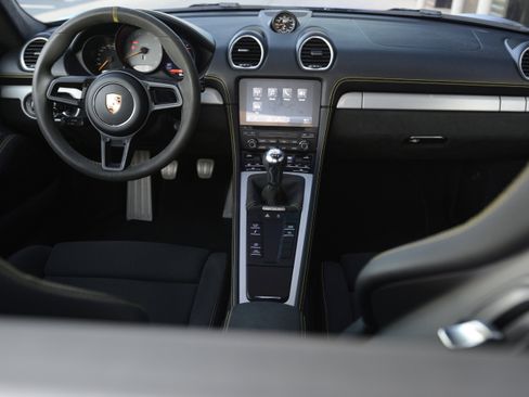 Certified 2022 Porsche 718 Cayman GT4 RWD image 12
