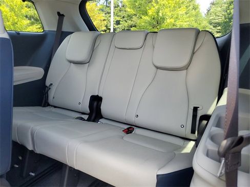 New 2026 Kia Carnival EX image 11