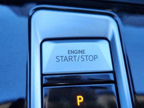 Certified 2025 Volkswagen Atlas Peak Edition SE image 25