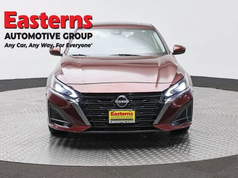 Used 2024 Nissan Altima 2.5 SV w/ SV Premium Package AWD/4WD image 2