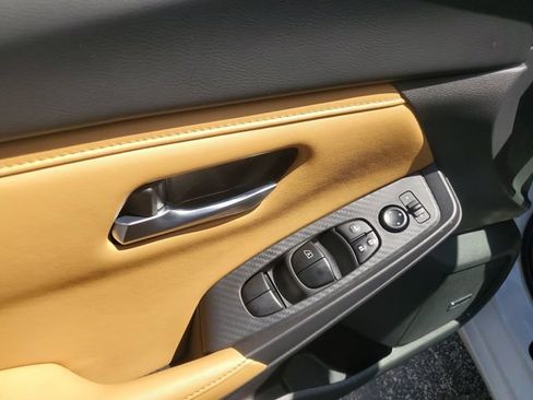 Used 2025 Nissan Sentra SV w/ SV Premium Package FWD image 12