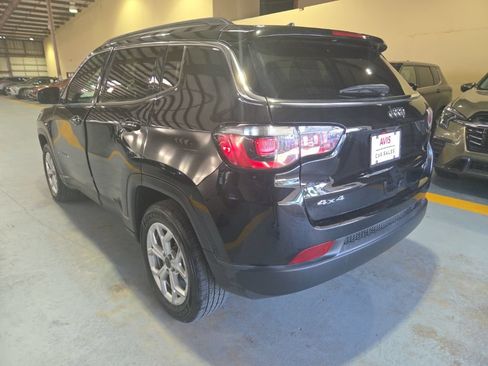 Used 2025 Jeep Compass Latitude w/ Sun & Sound Group AWD/4WD image 8