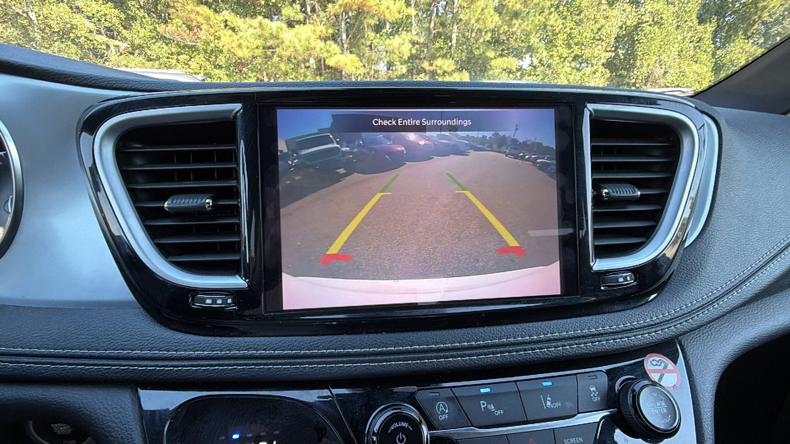 Used 2025 Chrysler Pacifica Limited FWD image 35