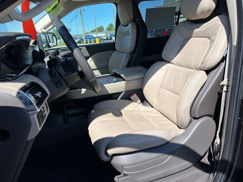 Used 2023 Lincoln Navigator Reserve image 23