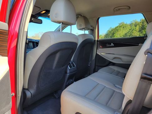 Used 2019 Kia Sorento EX image 15