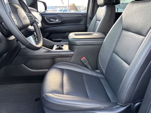 Used 2024 Chevrolet Tahoe Z71 w/ Luxury Package image 19