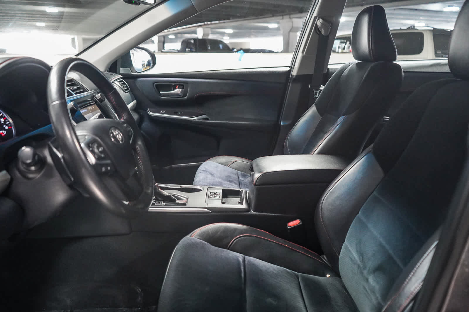 Used 2015 Toyota Camry XSE FWD image 18