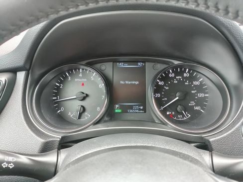 Used 2017 Nissan Rogue SV FWD image 27