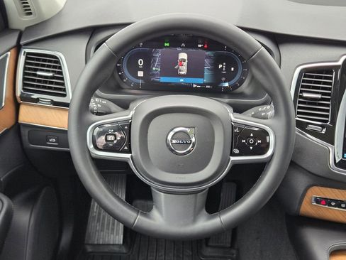 Used 2023 Volvo XC90 B6 Plus image 22