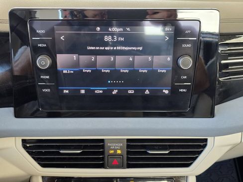 Used 2026 Volkswagen Jetta SE FWD image 14