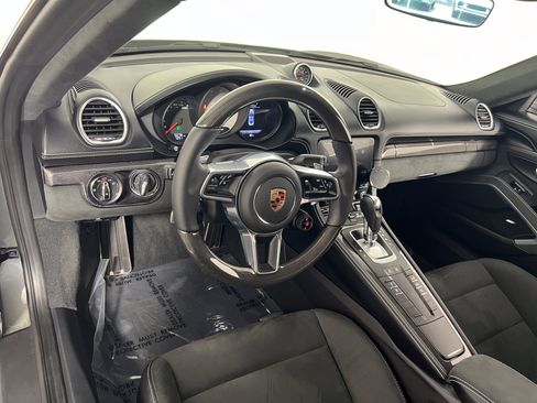 Certified 2026 Porsche Cayenne GTS AWD/4WD image 4
