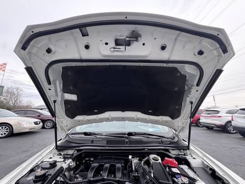 Used 2011 Ford Taurus SE image 38