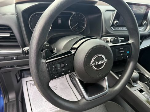 Used 2023 Nissan Rogue SV image 12